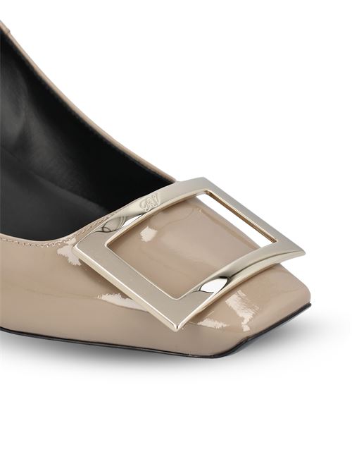 Roger Vivier Trompette pumps in beige patent leather — side profile | La Parisienne Qatar