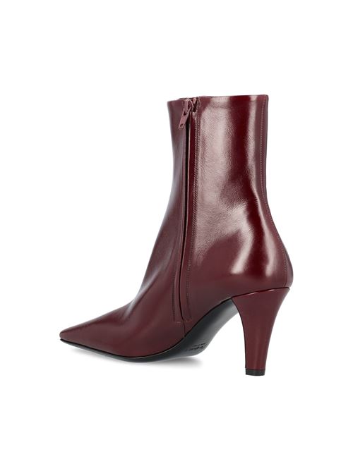 Saint Laurent Jill ankle boots in red calfskin — detail view | La Parisienne Qatar