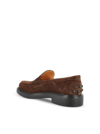 Tod's Gommino driving shoes in brown suede — detail view | La Parisienne Qatar