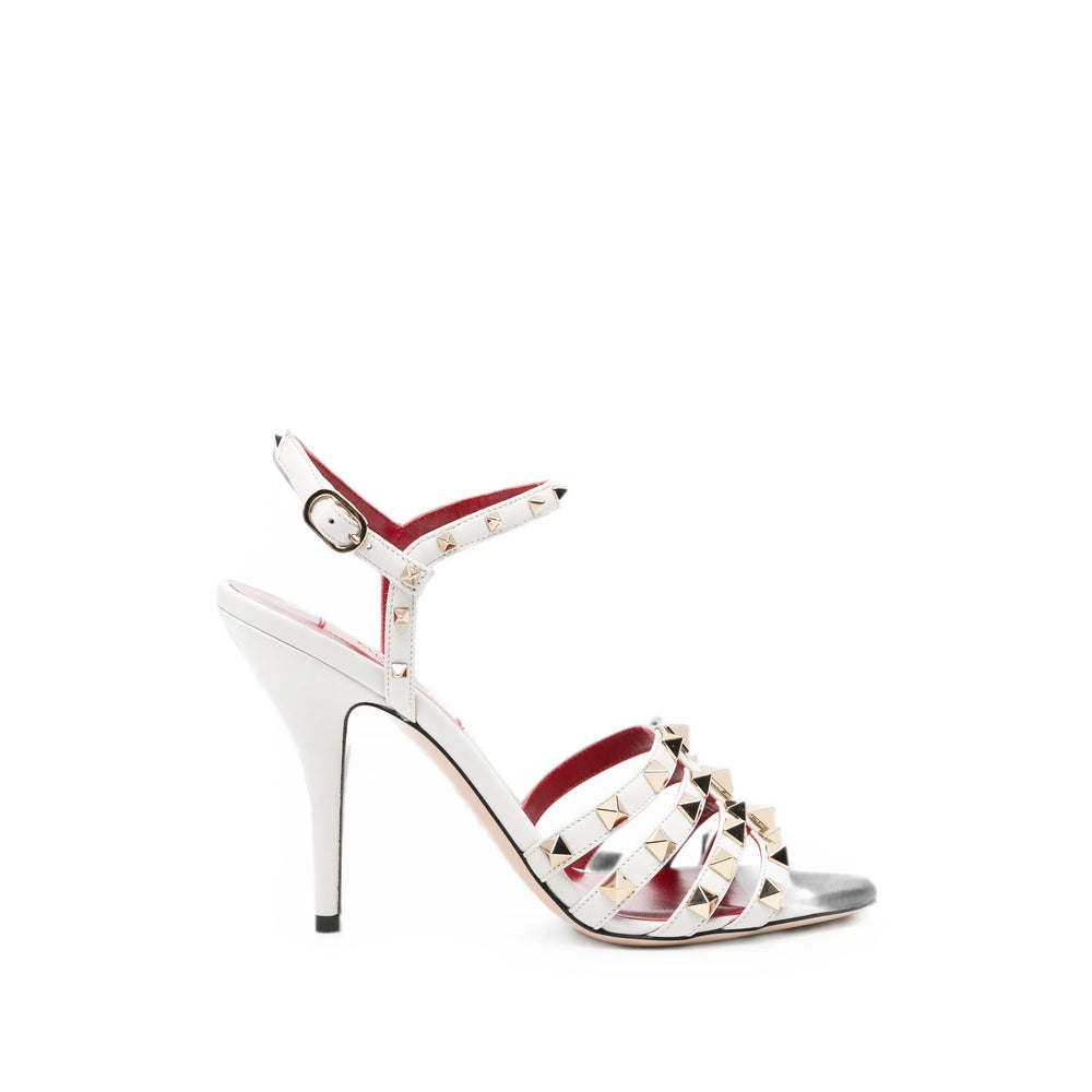Valentino Garavani leather pumps in white calfskin — front view | La Parisienne Qatar