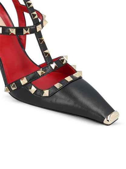 Valentino Garavani Rockstud pumps in black kidskin — side profile | La Parisienne Qatar