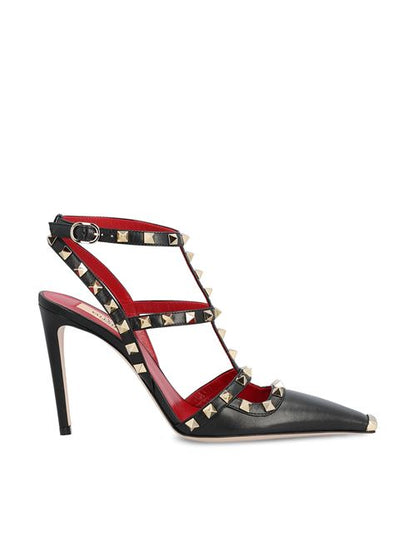 Valentino Garavani Rockstud pumps in black kidskin — front view | La Parisienne Qatar