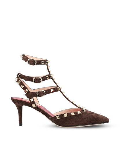 Valentino Garavani Rockstud pumps in brown suede — front view | La Parisienne Qatar